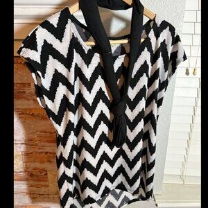 Bobbie Brooks Chevron Print Blouse – Black White Tie Neck Top